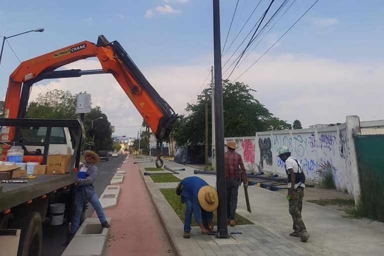 instalacion-red-alumbrado-publico-carriles-laterales-periferico-manuel-gomez-morin-acesa-constructora